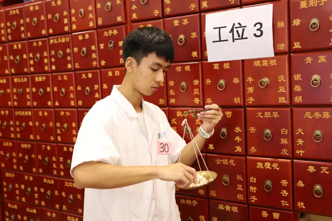 陈科羽同学赛前训练.jpg